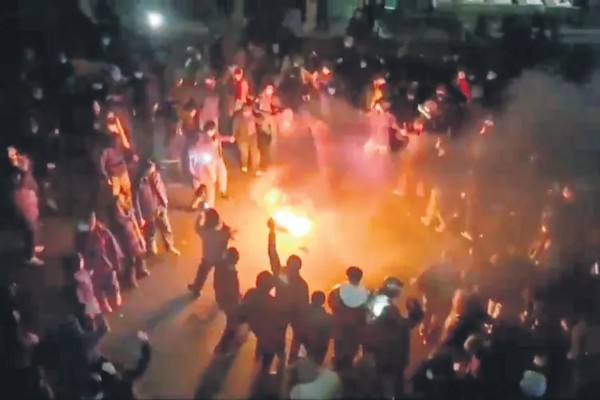 Orta Doğu diken üstünde! İran'da rejim karşıtı protestolar büyüyor